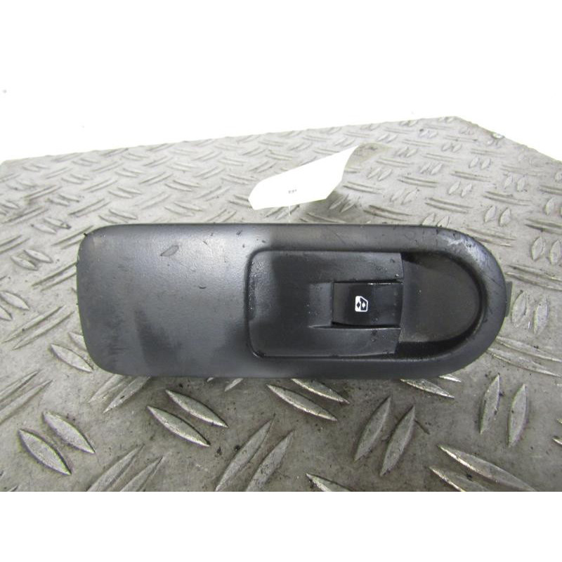 Interrupteur de leve vitre avant droit RENAULT SCENIC 2 Photo n°1