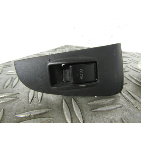 Interrupteur de leve vitre arriere droit TOYOTA AVENSIS 2