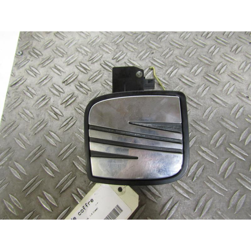 Bouton de coffre SEAT IBIZA 3 Photo n°1