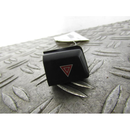 Bouton de warning PEUGEOT 208 1