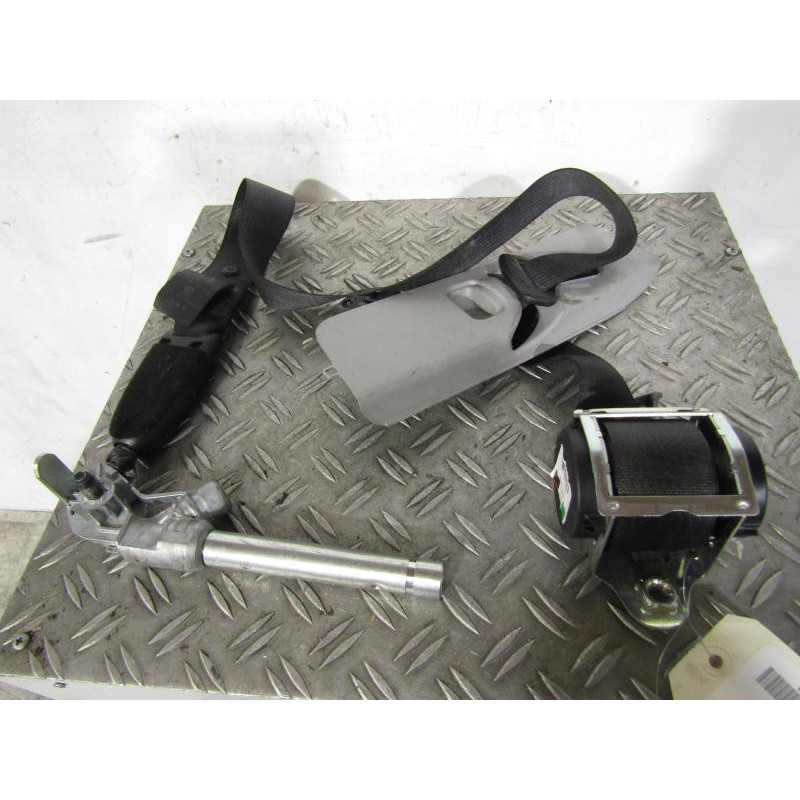 Ceinture avant droit OPEL CORSA D Photo n°1