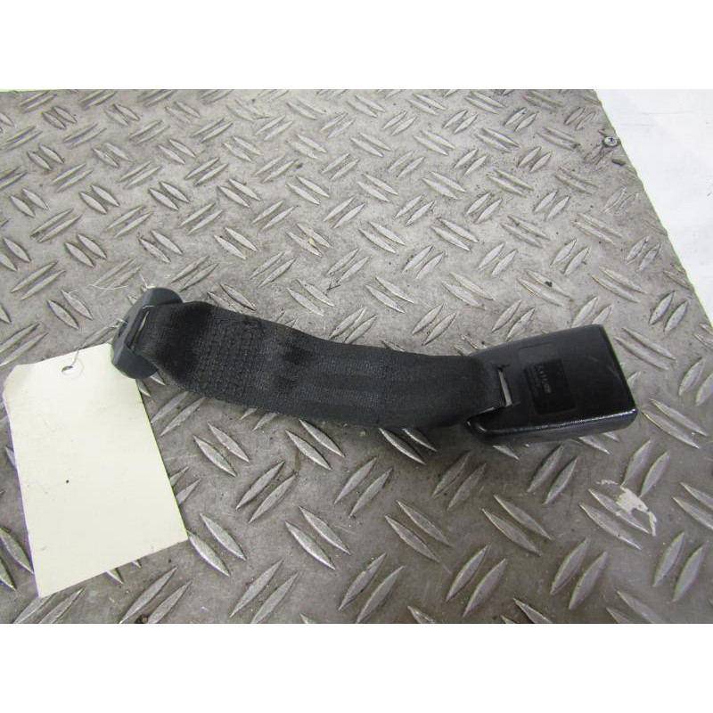 Attache ceinture arriere droit PEUGEOT 306 Photo n°1