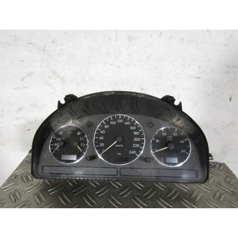 Compteur MERCEDES CLASSE M 163 Photo n°1
