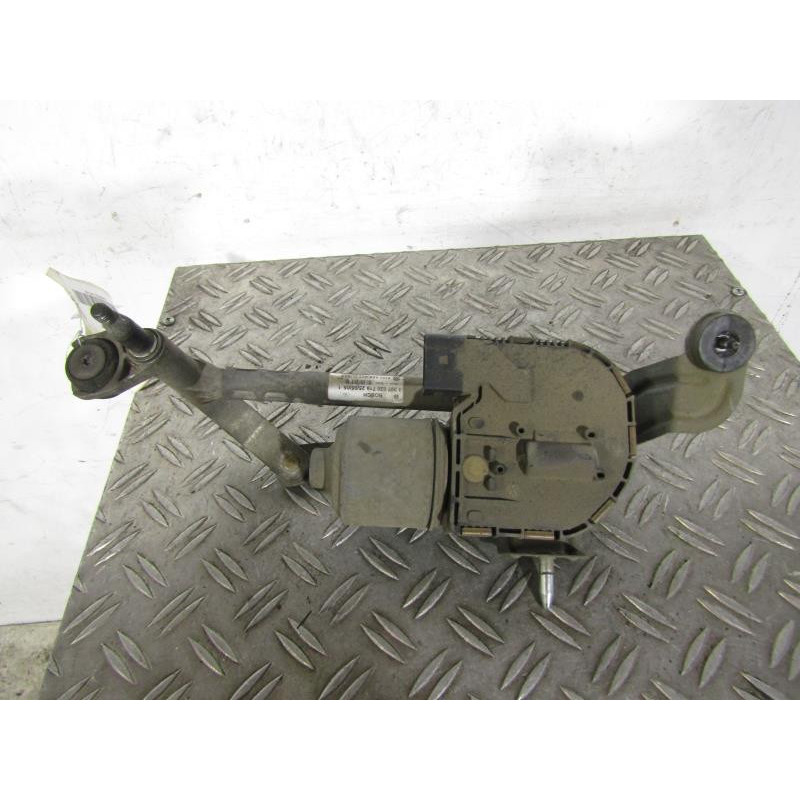 Moteur essuie glace avant droit VOLKSWAGEN GOLF PLUS Photo n°1