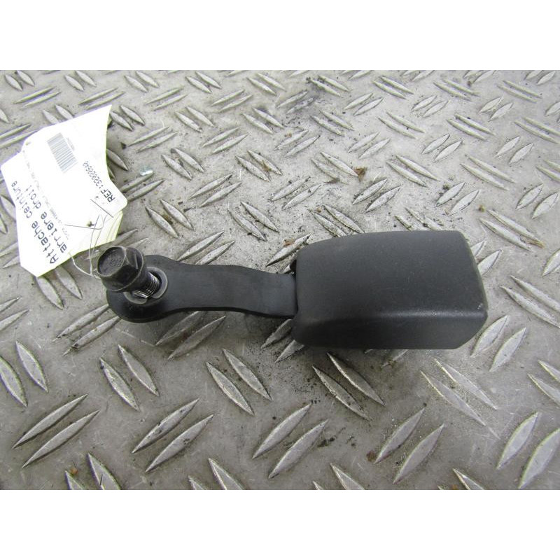 Attache ceinture arriere droit TOYOTA COROLLA VERSO 2 Photo n°1