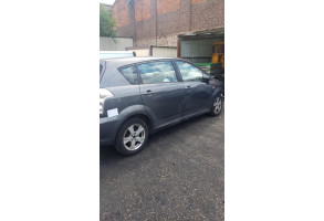 Attache ceinture arriere gauche TOYOTA COROLLA VERSO 2 Photo n°5