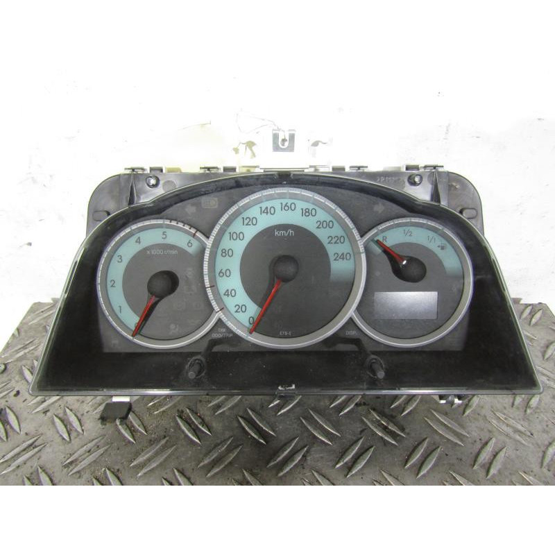 Compteur TOYOTA COROLLA VERSO 2 Photo n°1