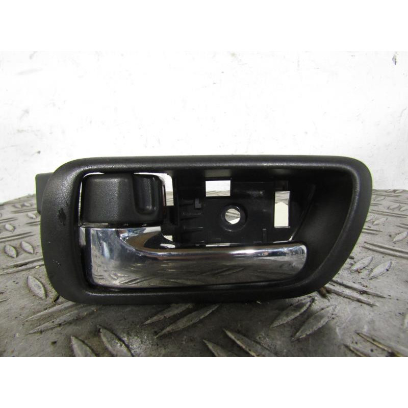 Poignee interieur arriere gauche TOYOTA COROLLA VERSO 2 Photo n°1