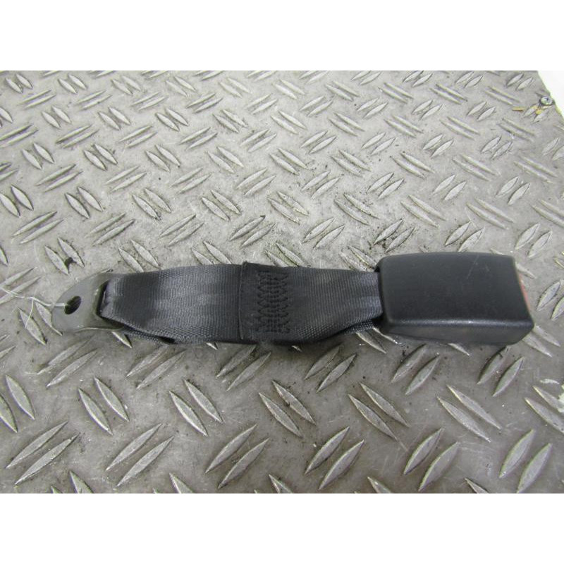 Attache ceinture arriere droit MAZDA 323 6 Photo n°1