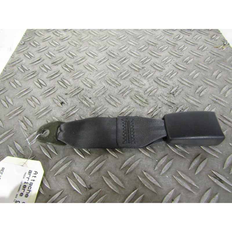 Attache ceinture arriere gauche MAZDA 323 6 Photo n°1