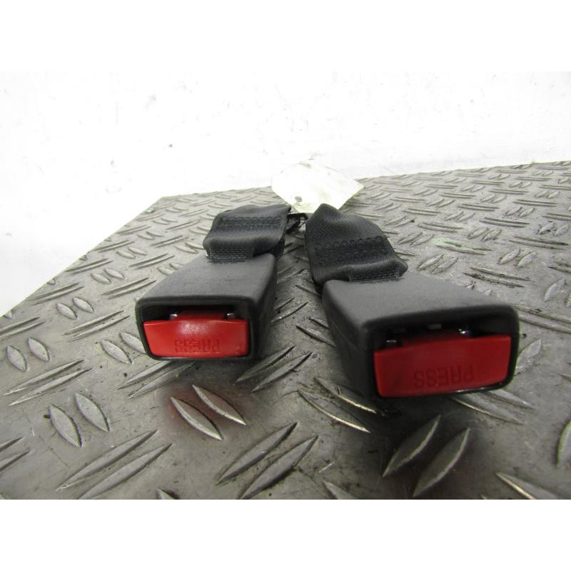 Attache ceinture arriere droit NISSAN MICRA 4 Photo n°1
