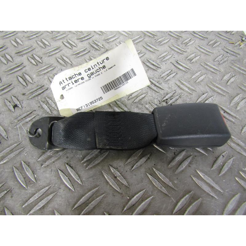 Attache ceinture arriere gauche NISSAN MICRA 4 Photo n°1