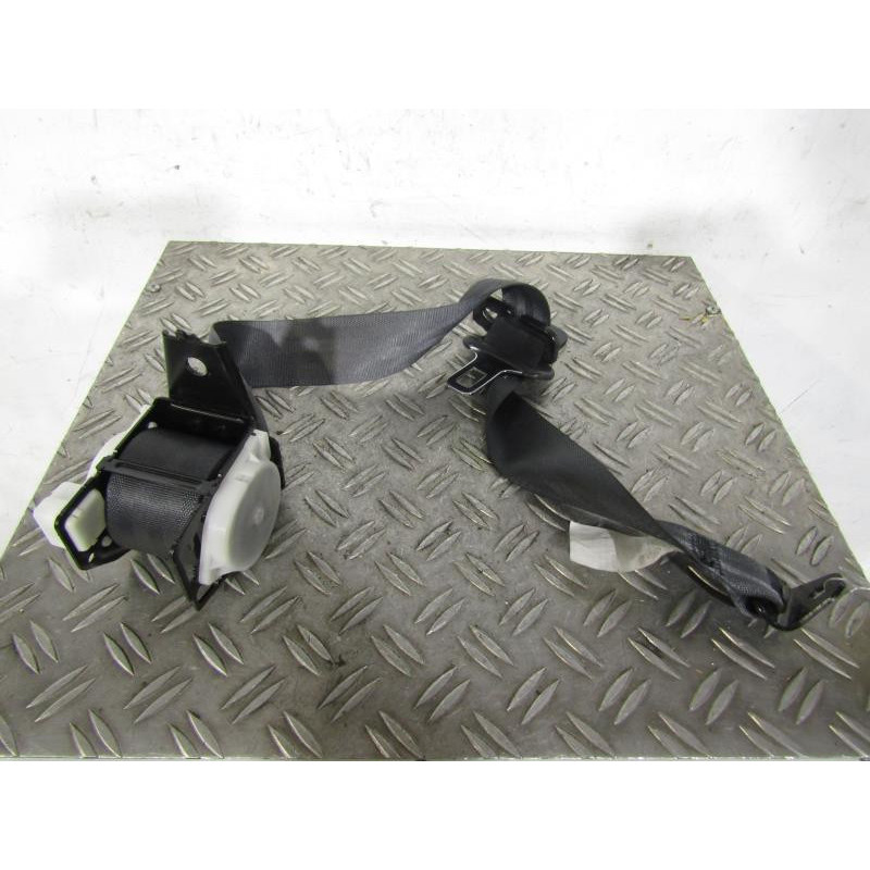Ceinture arriere gauche MAZDA 323 6 Photo n°1