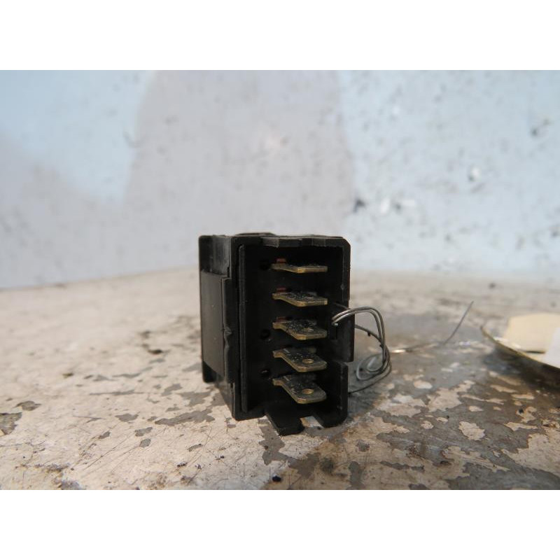 Interrupteur de leve vitre arriere gauche CITROEN XSARA PICASSO Photo n°1