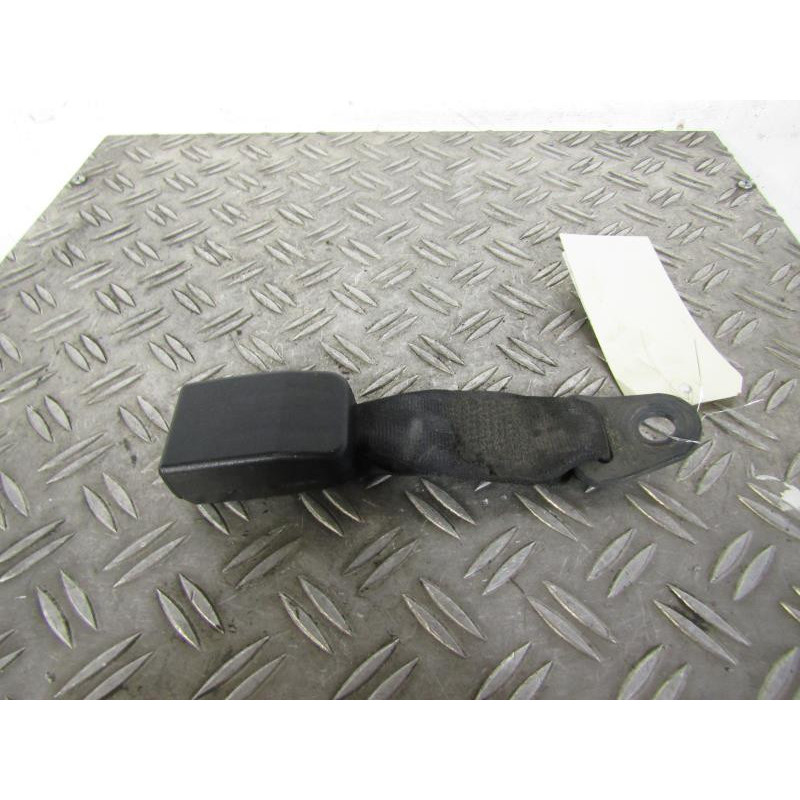 Attache ceinture arriere droit PEUGEOT 206 Photo n°1