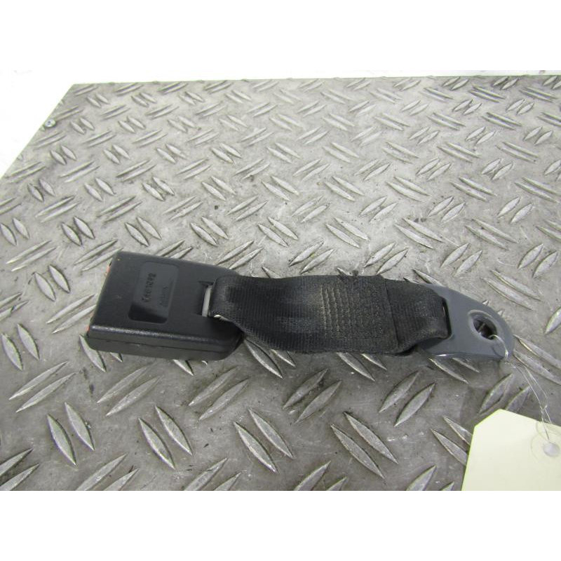 Attache ceinture arriere gauche PEUGEOT 206 Photo n°1