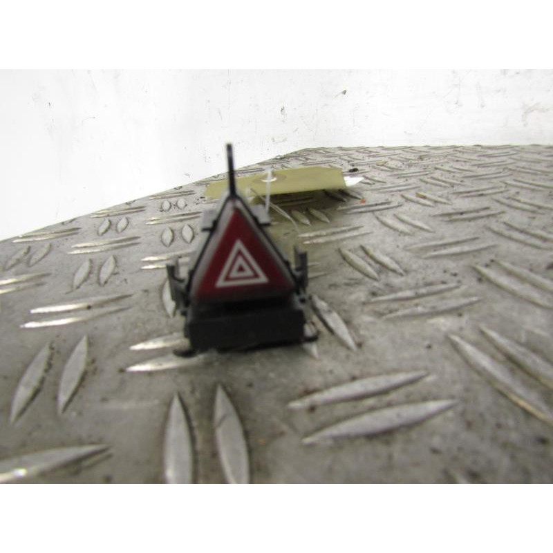 Bouton de warning MERCEDES CLASSE B 245 Photo n°1