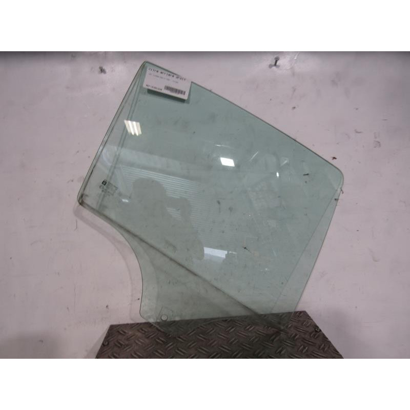 Vitre arriere droit OPEL CORSA D Photo n°1