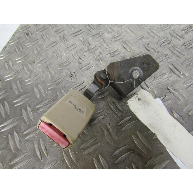 Attache ceinture arriere droit PEUGEOT 407 Photo n°1