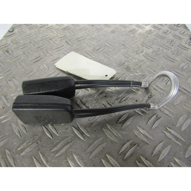 Attache ceinture arriere droit VOLKSWAGEN GOLF 3 Photo n°1