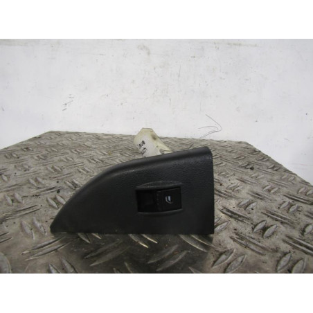 Interrupteur de leve vitre arriere gauche SKODA FABIA 1