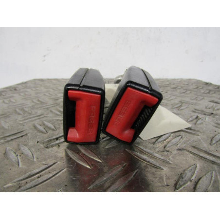 Attache ceinture arriere gauche SKODA FABIA 2