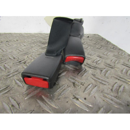 Attache ceinture arriere gauche TOYOTA AVENSIS 2