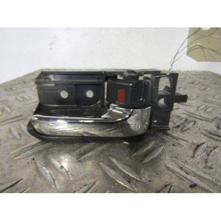 Poignee interieur arriere droit TOYOTA AVENSIS 2
