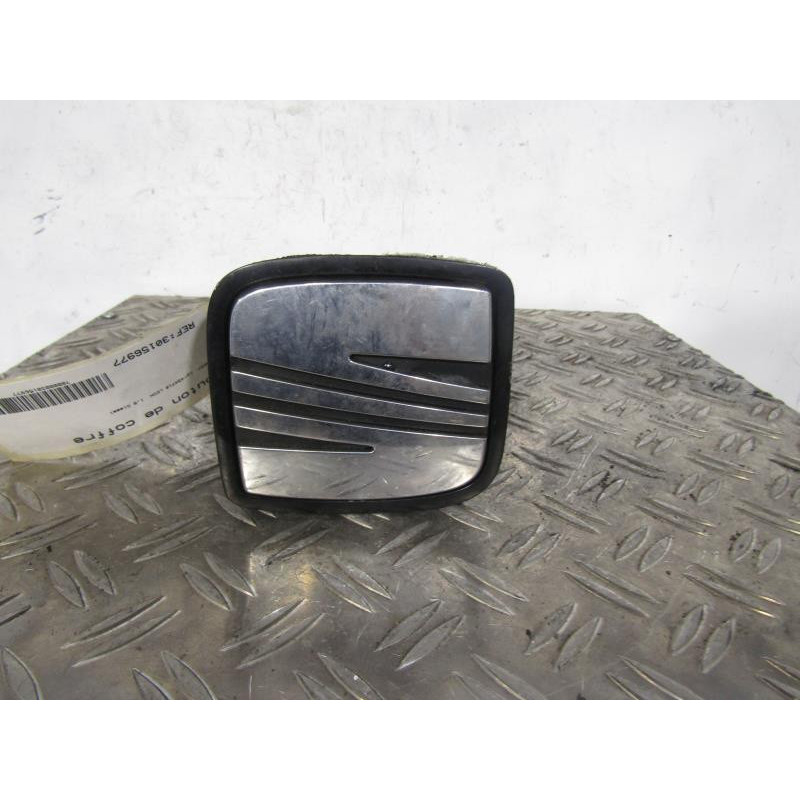 Bouton de coffre SEAT LEON 1 Photo n°1
