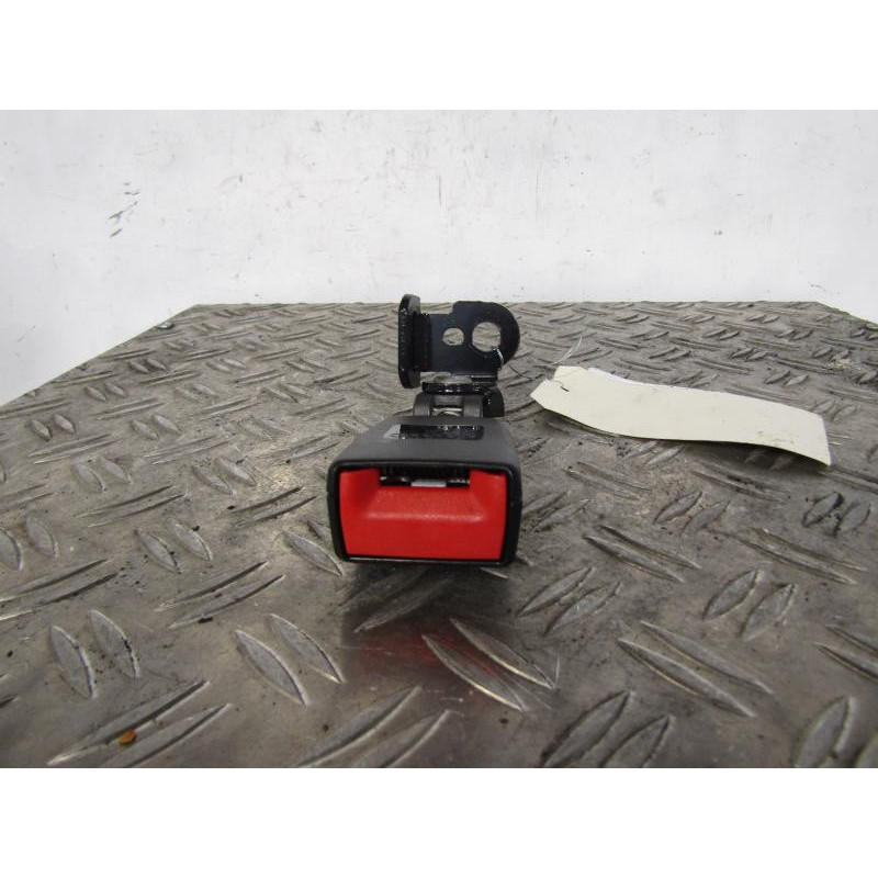 Attache ceinture arriere droit VOLKSWAGEN PASSAT 6 Photo n°1