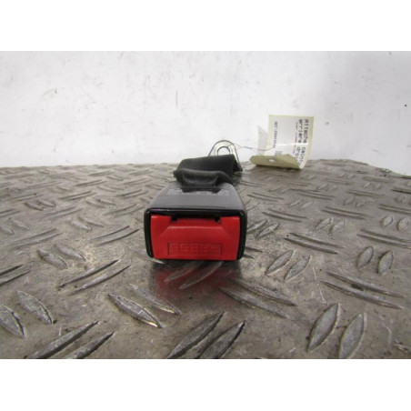 Attache ceinture arriere droit PEUGEOT 405