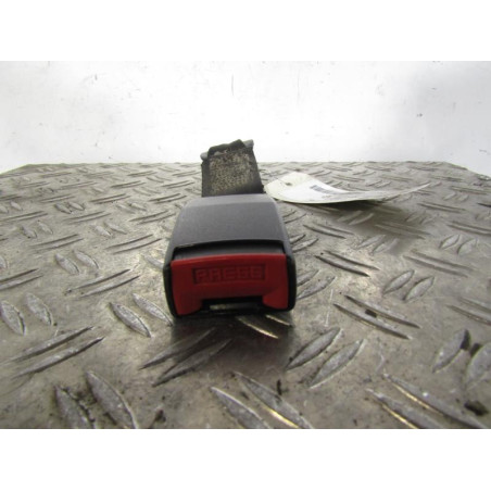 Attache ceinture arriere gauche PEUGEOT 405