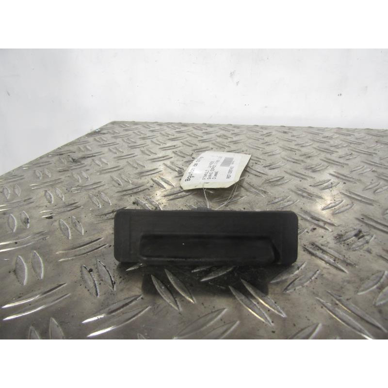 Bouton de coffre RENAULT GRAND ESPACE 4 Photo n°1