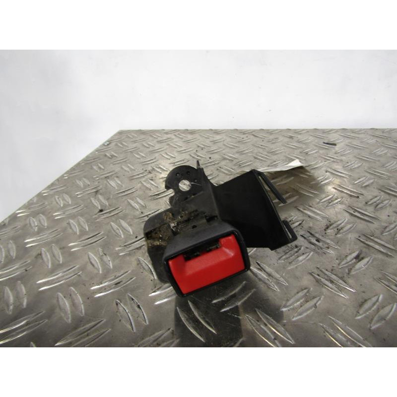 Attache ceinture arriere droit AUDI A6 3 Photo n°1