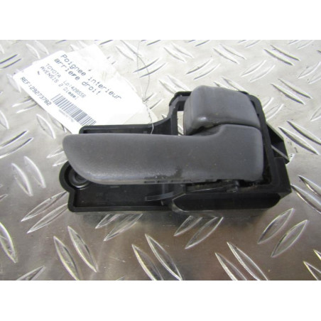 Poignee interieur arriere droit TOYOTA AVENSIS 1