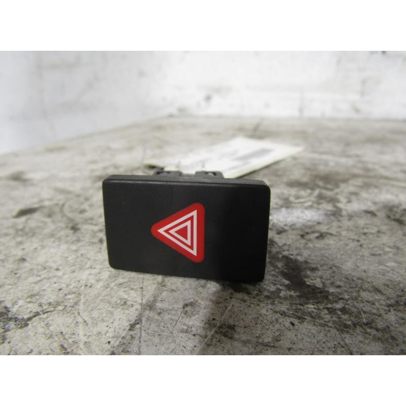 Bouton de warning VOLKSWAGEN GOLF 6 Photo n°1