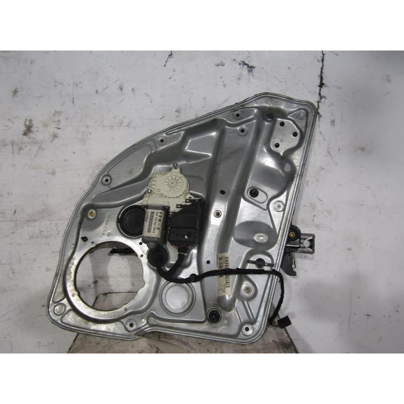 Leve vitre electrique arriere gauche VOLKSWAGEN BORA Photo n°1