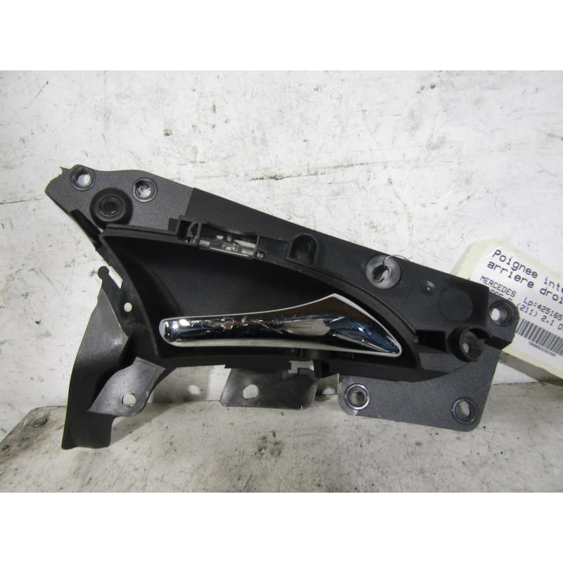 Poignee interieur arriere droit MERCEDES CLASSE E 211 Photo n°1