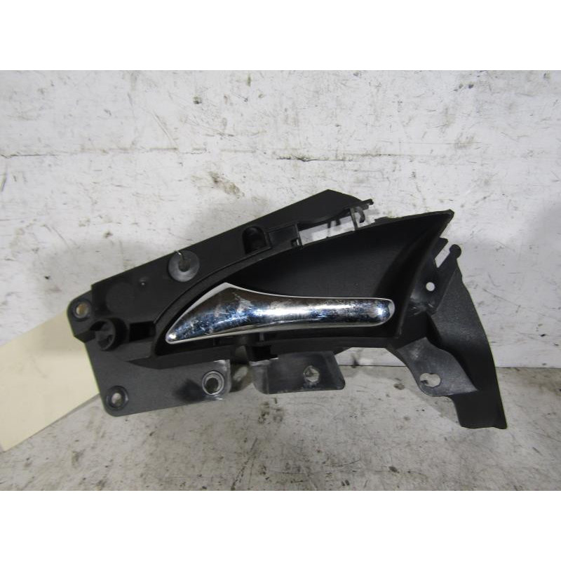 Poignee interieur arriere gauche MERCEDES CLASSE E 211 Photo n°1