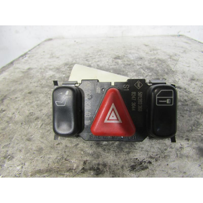 Bouton de warning MERCEDES CLASSE E 210 Photo n°1