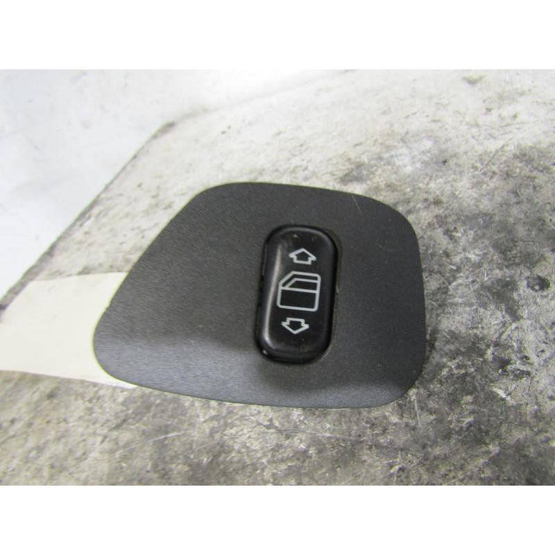 Interrupteur de leve vitre arriere gauche MERCEDES CLASSE E 210 Photo n°1