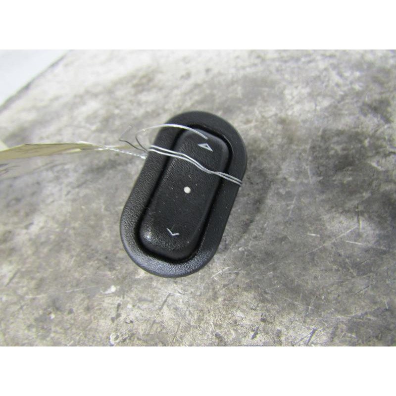 Interrupteur de leve vitre arriere gauche OPEL ZAFIRA A Photo n°1