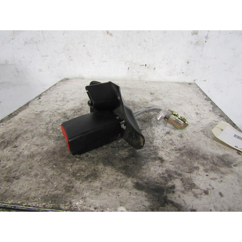Attache ceinture arriere droit AUDI A4 2 Photo n°1
