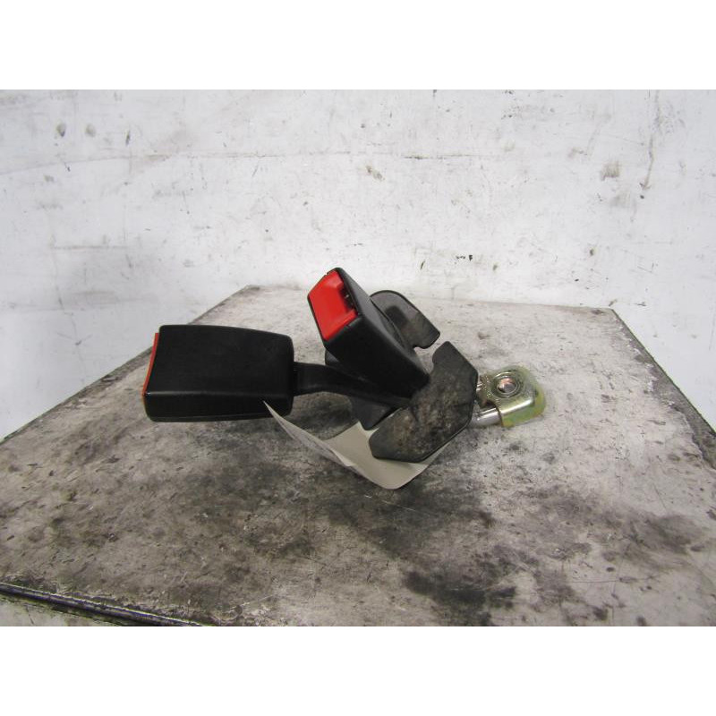 Attache ceinture arriere gauche AUDI A4 2 Photo n°1