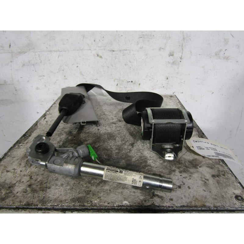Ceinture avant droit OPEL CORSA D Photo n°1