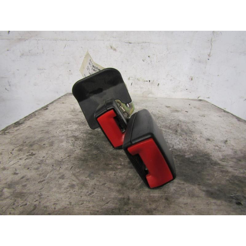 Attache ceinture arriere gauche AUDI A4 2 Photo n°1