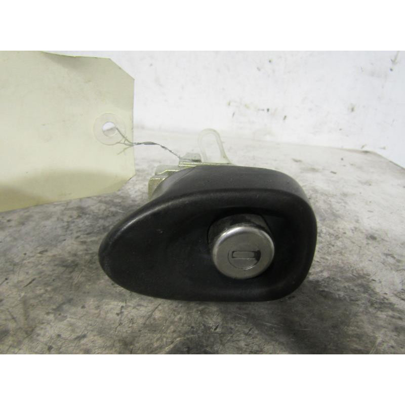 Bouton de coffre TOYOTA YARIS 2 Photo n°1