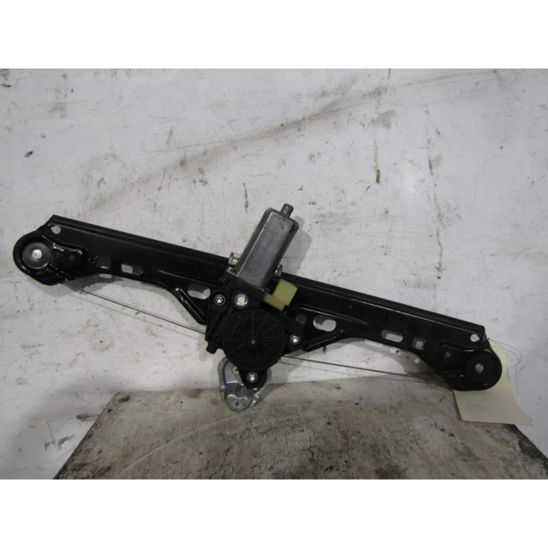 Leve vitre electrique arriere droit MERCEDES CLASSE C 203 Photo n°1