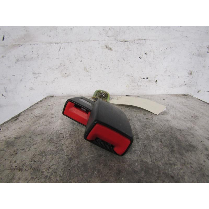 Attache ceinture arriere gauche AUDI A4 2 Photo n°1