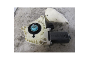 Moteur leve vitre arriere droit MERCEDES CLASSE A 169 Photo n°2